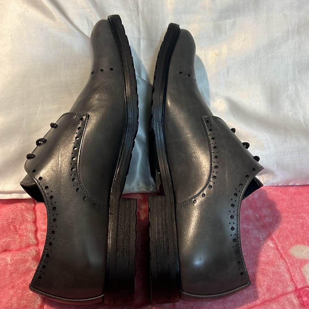 SALE 🔥🔥Classic Grey Leather Dress Shoes. Size: 10 - Picture 7 of 9
